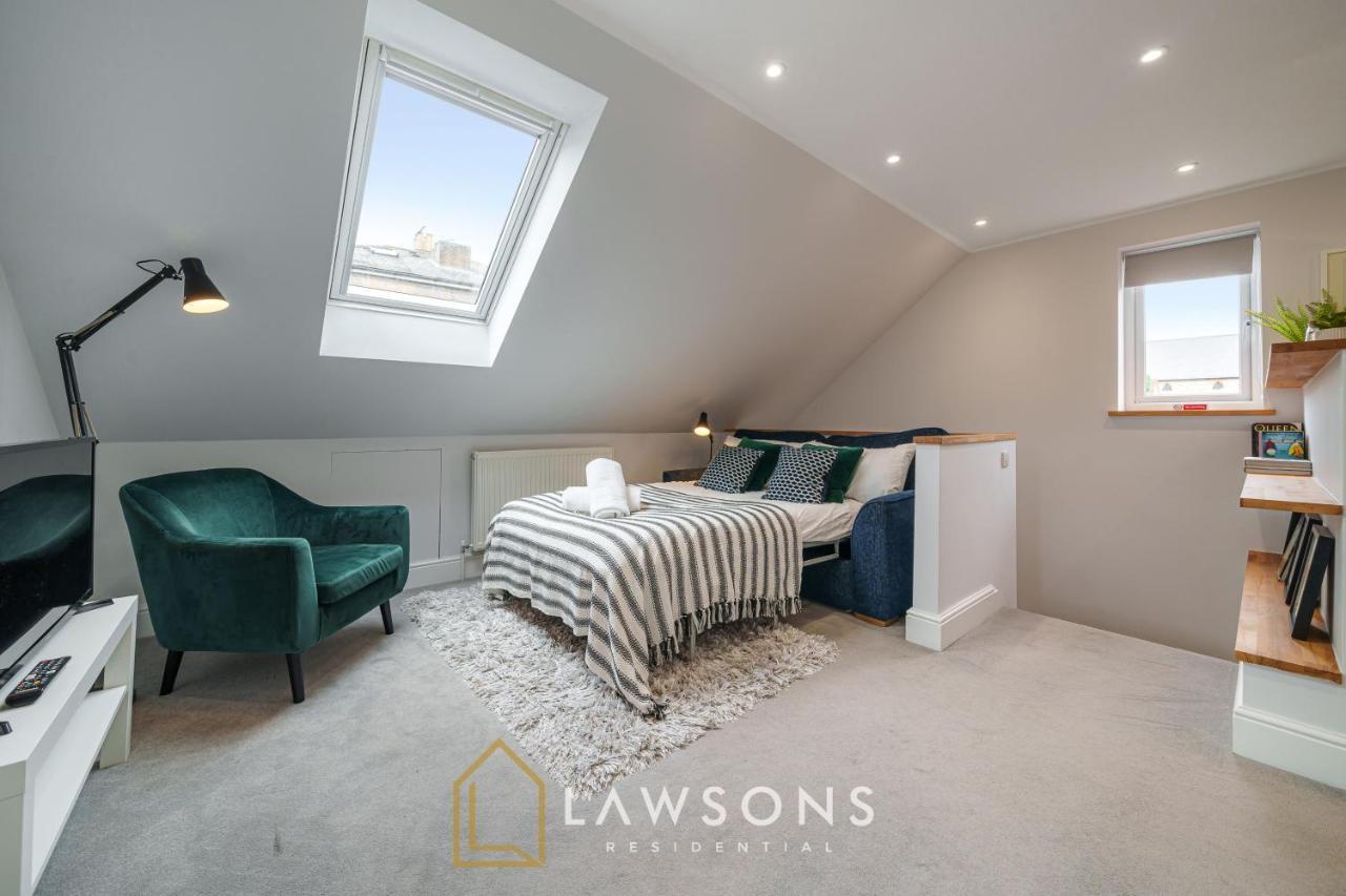 شقة Loft Living By Lawsons With Parking ويندسور المظهر الخارجي الصورة