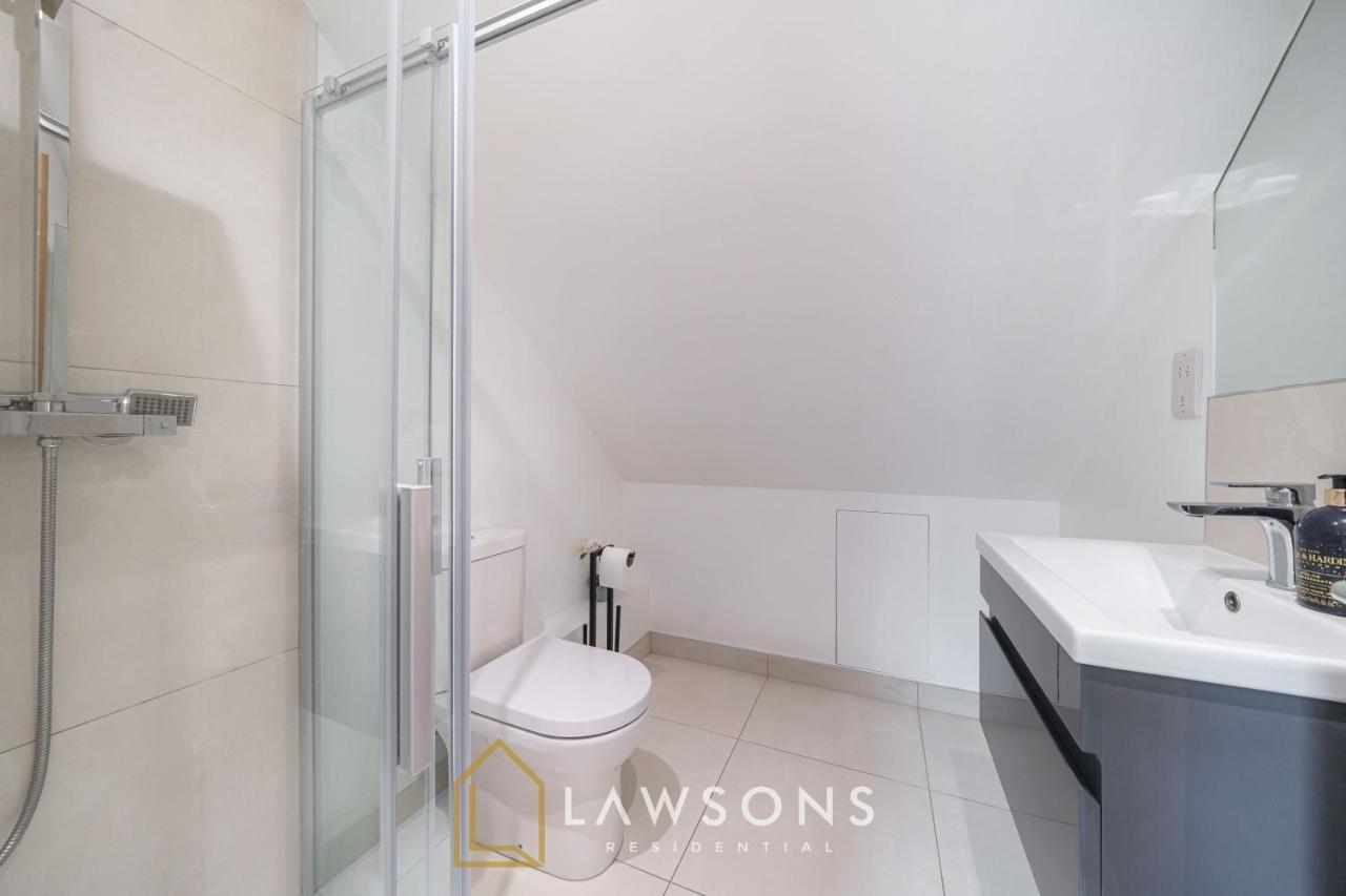 شقة Loft Living By Lawsons With Parking ويندسور المظهر الخارجي الصورة