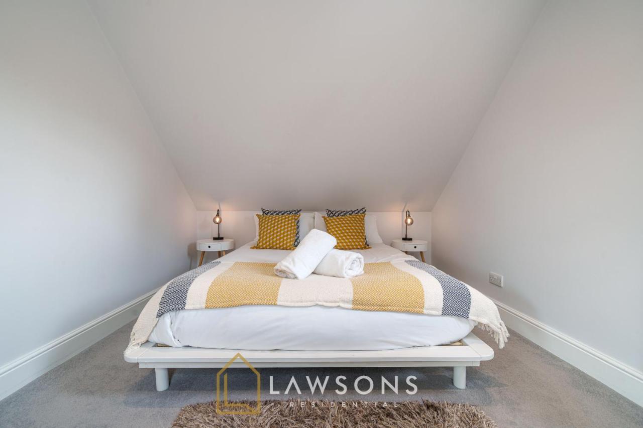 شقة Loft Living By Lawsons With Parking ويندسور المظهر الخارجي الصورة