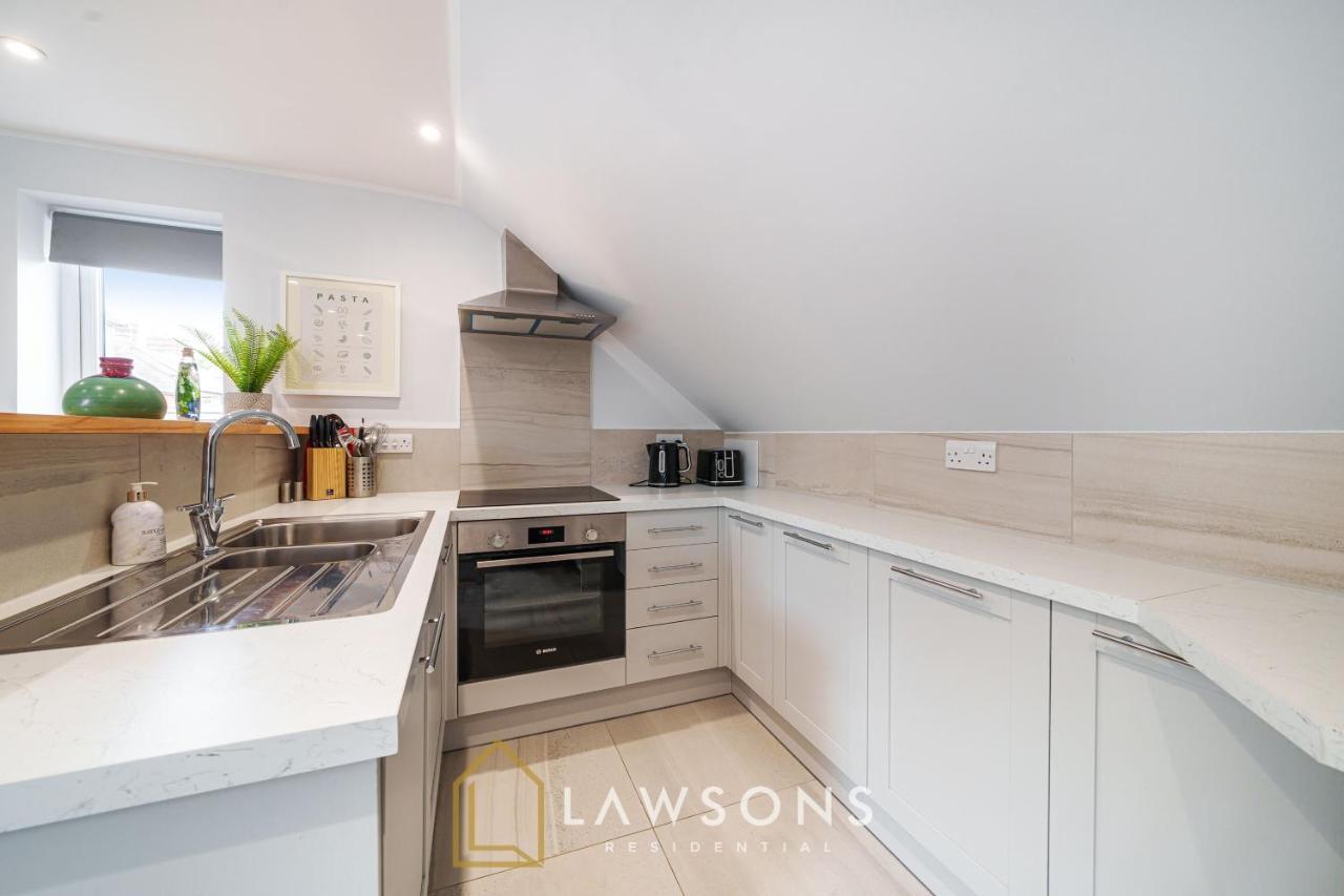 شقة Loft Living By Lawsons With Parking ويندسور المظهر الخارجي الصورة